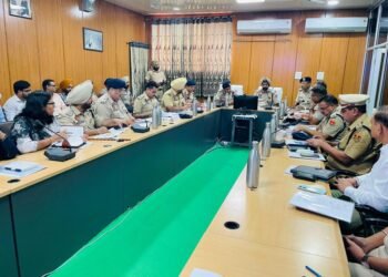 चुनाव से पहले पंजाब पुलिस के अधिकारियों के साथ आईजी ओम प्रकाश ने की चर्चा