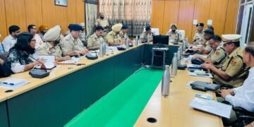 चुनाव से पहले पंजाब पुलिस के अधिकारियों के साथ आईजी ओम प्रकाश ने की चर्चा