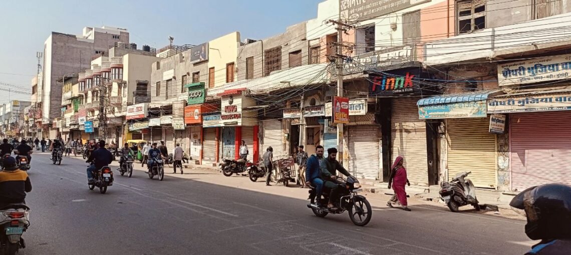 गोगामेड़ी की हत्या से आक्रोशित लोग, बीकानेर में भी बंद रहे बाजार