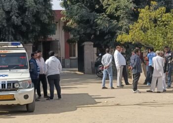 सामूहिक सुसाइड घटना से हर कोई दुखी, बंद है बाजार…. देखिए वीडियो