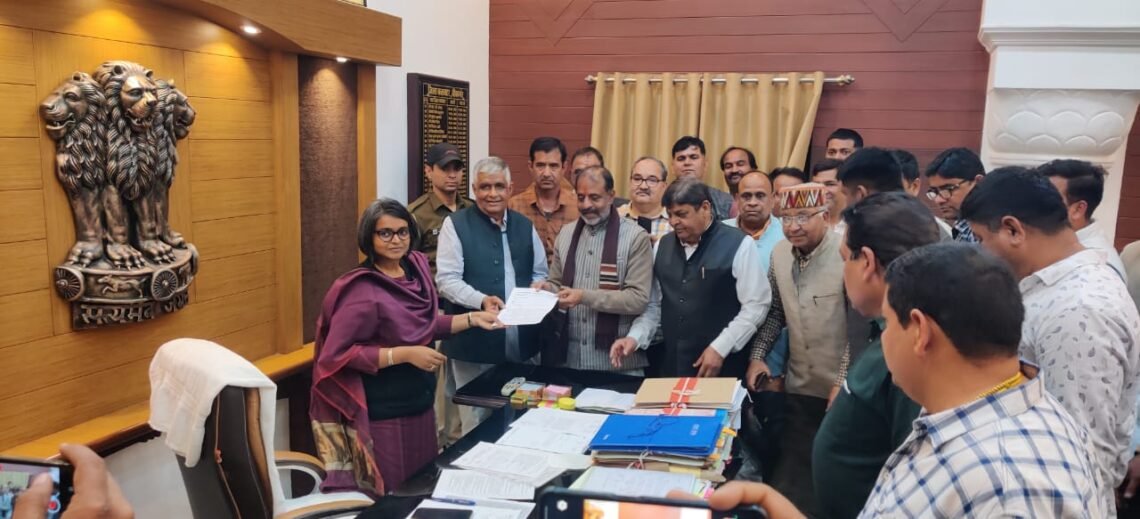 संदेशखाली की महिलाएं बुरी तरह प्रताड़ित, बीकानेर भाजपा नेताओं ने प्रदर्शन कर राष्ट्रपति शासन लागू करने की रखी मांग