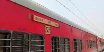 यात्रीभार के चलते रेलवे ने कई ट्रेनों में बढ़ाए कोच