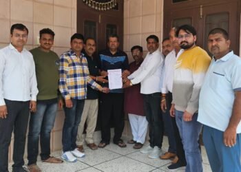 मंत्री गोदारा के आश्वासन के बाद संघर्ष समिति का अनशन स्थगित