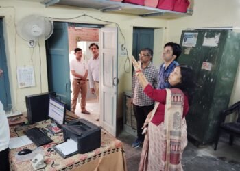 एक्शन में DC वंदना सिंघवी, स्वास्थ्य भवन का निरीक्षण, 9 कर्मचारियों को नोटिस