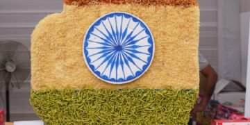 नवाचार: आठ किलो का समोसा, 1.5 फीट की जलेबी, एक किलो का गुलाब जामुन, 135 किग्रा का केक, 24 फीट की सोनपापड़ी बनाकर मतदान का संदेश