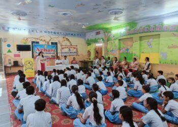 विद्यार्थी रहे निडर – रेना शर्मा  अर्हम इंग्लिश अकैडमी में विधि दिवस के अवसर पर आयोजित कार्यक्रम