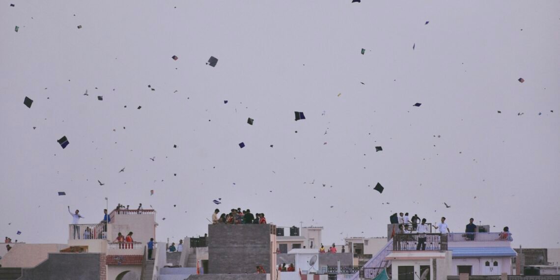 सुबह 6 से 8 बजे और शाम 5 से 7 बजे तक पतंगबाज़ी पर रोक,दर्ज हो सकती है FIR