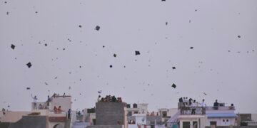 सुबह 6 से 8 बजे और शाम 5 से 7 बजे तक पतंगबाज़ी पर रोक,दर्ज हो सकती है FIR