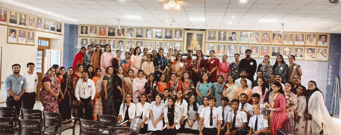 विशेष प्रार्थना सभा और रंगारंग कार्यक्रम से हुआ शिक्षकों का सम्म्मान