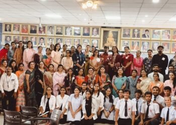 विशेष प्रार्थना सभा और रंगारंग कार्यक्रम से हुआ शिक्षकों का सम्म्मान