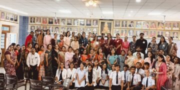 विशेष प्रार्थना सभा और रंगारंग कार्यक्रम से हुआ शिक्षकों का सम्म्मान