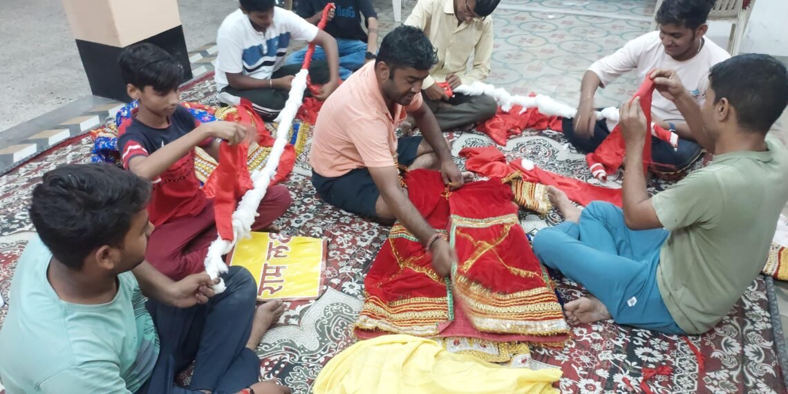 आकार ले रहा दशानन परिवार, भव्य हो रही तैयारियां