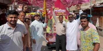 रामलीला ई रिक्शा को राम नाम की झंडी दिखाकर किया रवाना