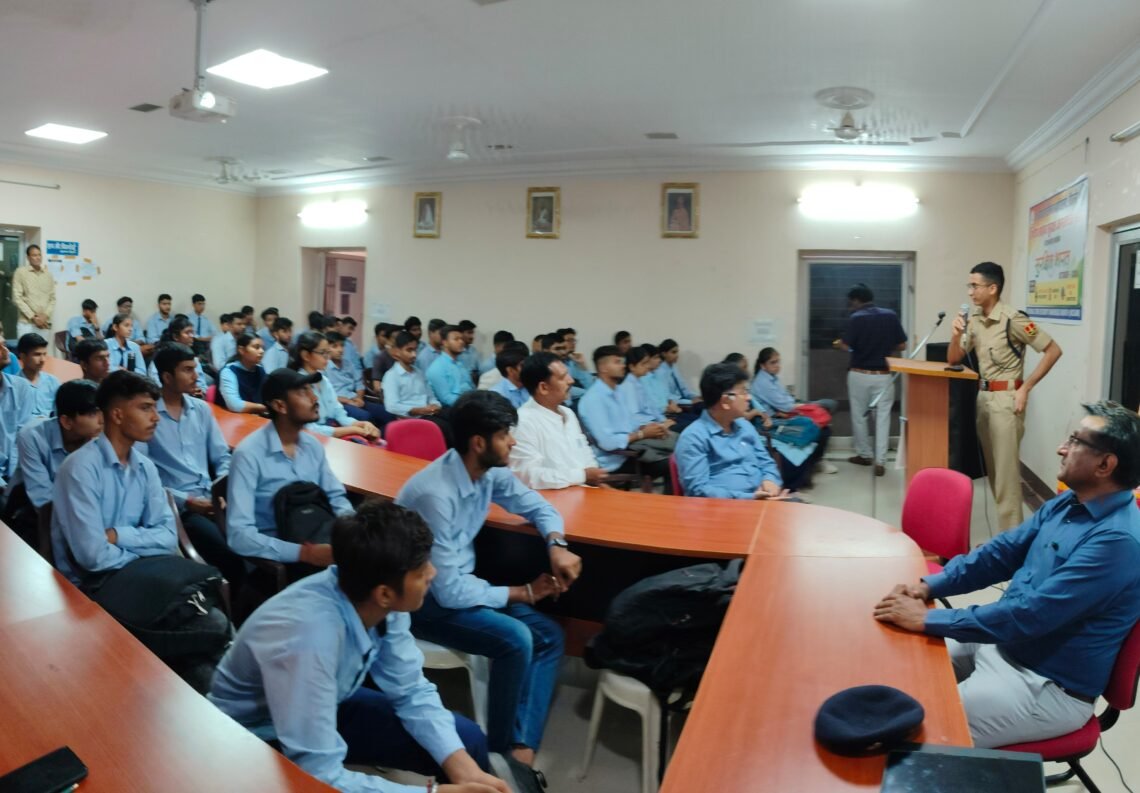 साइबर सुरक्षा जागरूकता सेमीनार : आईपीएस जांगिड़ बोले साइबर सुरक्षा राष्ट्रीय सुरक्षा का मुद्दा