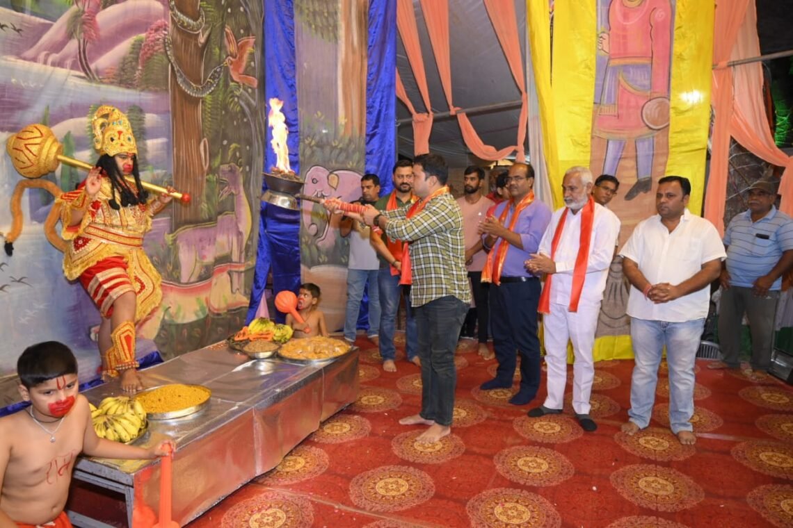 रामलीला में प्रकट हुए हनुमान दिए भक्तों को दर्शन