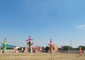 स्टेडियम में खड़ा किया गया रावण परिवार, शानदार आतिशी नजारों से सजा होगा रावण दहन