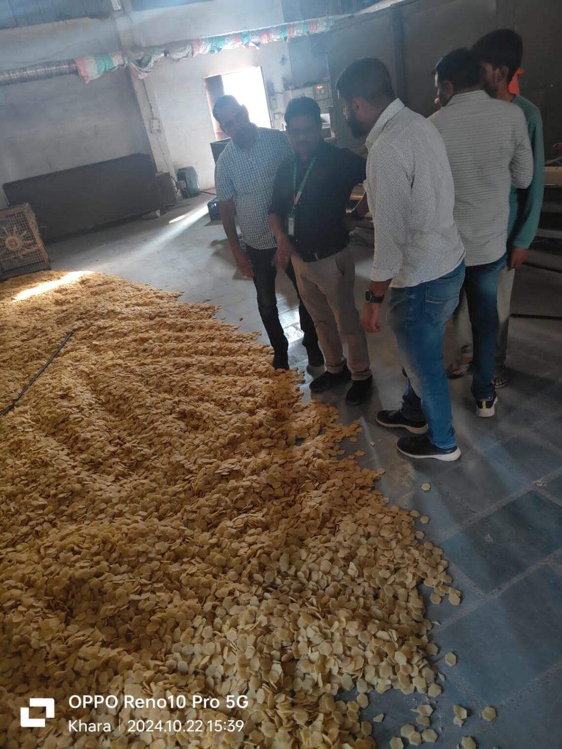 दिवाली के अवसर पर स्वास्थ्य विभाग की कार्रवाई खारा औद्योगिक क्षेत्र में 320 किलो खींचिए नष्ट करवाए
