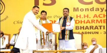 संस्कृत मनीषी डॉ हेमंत कृष्ण अब विद्या वाचस्पति, केंद्रीय मंत्री धर्मेंद्र प्रधान के हाथों मिली डिग्री