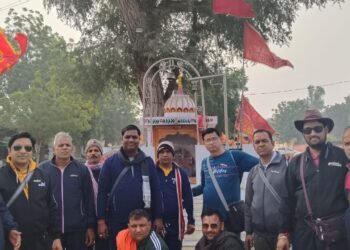 आस्था: कड़ाके की ठंड में 27वीं फेरी के लिए बाबे के जयकारे के साथ रवाना हुए श्रद्धालु