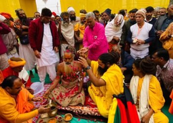प्रयागराज में ध्वजारोहण के साथ बीकानेर खालसा का हुआ शुभारम्भ, 40 दिन तक नि:शुल्क रहने व खाने की मिलेगी सुविधा
