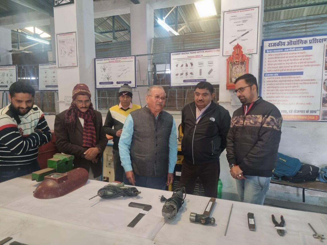 विवेकानंद के जीवन से प्रेरणा लें युवा