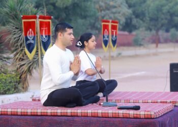 सूर्य नमस्कार से कम होता मानसिक तनाव बोले योग गुरु दीपक शर्मा