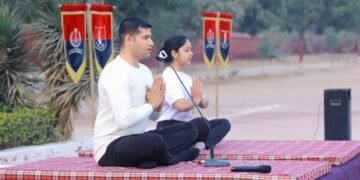 सूर्य नमस्कार से कम होता मानसिक तनाव बोले योग गुरु दीपक शर्मा