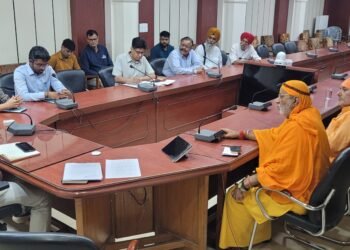 धर्मगुरुओं की भूमिका महत्वपूर्ण, अनुयायियों को करें सरकार की गाइडलाइन की पालना के लिए प्रेरित* *प्रभारी सचिव श्री कृष्ण कुणाल ने ली बैठक