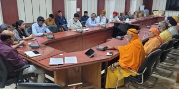 धर्मगुरुओं की भूमिका महत्वपूर्ण, अनुयायियों को करें सरकार की गाइडलाइन की पालना के लिए प्रेरित* *प्रभारी सचिव श्री कृष्ण कुणाल ने ली बैठक