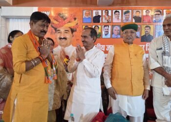 कर्मचारी नेता रमेश तिवाड़ी बने भाजपाई, राठौड़ और मेघवाल ने दिलाई सदस्यता
