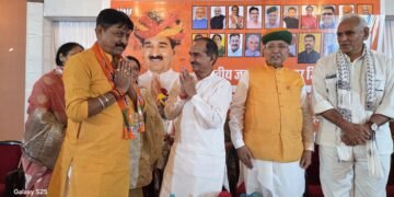 कर्मचारी नेता रमेश तिवाड़ी बने भाजपाई, राठौड़ और मेघवाल ने दिलाई सदस्यता