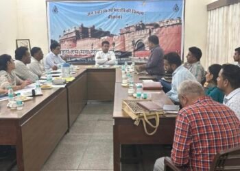 जलदाय विभाग के मुख्य अभियंता ने किया निरीक्षण, विभागीय अधिकारियों की ली बैठक