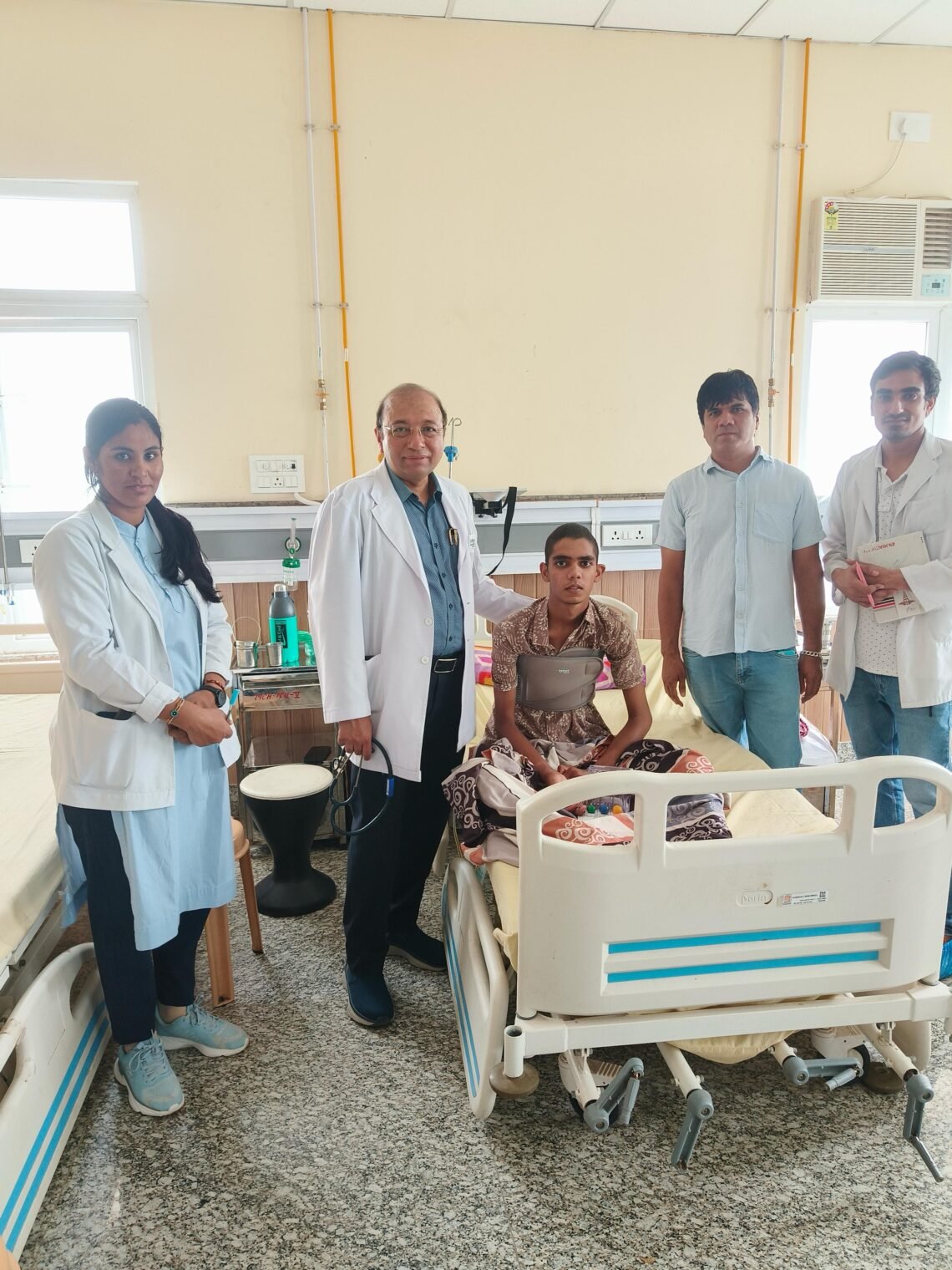 डॉ. संदीप गुप्ता ने 14 वर्षीय बच्चे के सीने मे कैंसर गांठ का किया जटिल एवं सफल ऑपरेशन