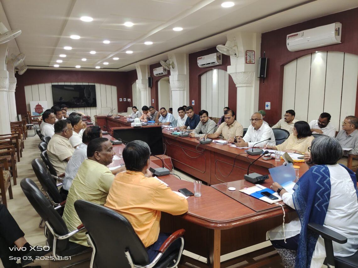 बैठक में बोले व्यापारी करणी इंडस्ट्रियल एरिया की खारा इंडस्ट्रियल एरिया में भी तैयार हो रहा गंदे पानी का तालाब, चोपड़ा कटला के बाहर हो रहे अवैध कब्जे