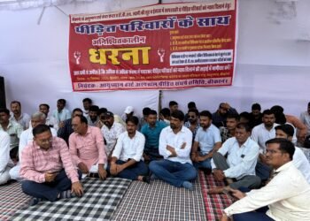 आयुष्मान हार्ट केयर सेंटर से पीड़ित परिवारों को न्याय दिलाने के लिए चल रहा अनिश्चितकालीन धरना आज चौथे दिन भी जारी