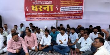 आयुष्मान हार्ट केयर सेंटर से पीड़ित परिवारों को न्याय दिलाने के लिए चल रहा अनिश्चितकालीन धरना आज चौथे दिन भी जारी