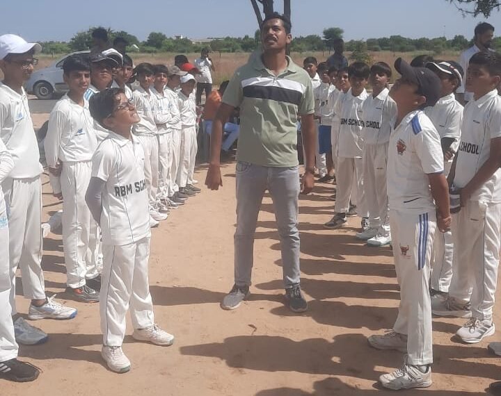 जिला स्तरीय U14 में  एम एम ग्राउंड शाला क्रीड़ा संगम-4 ने जीता अपना पहला मैच