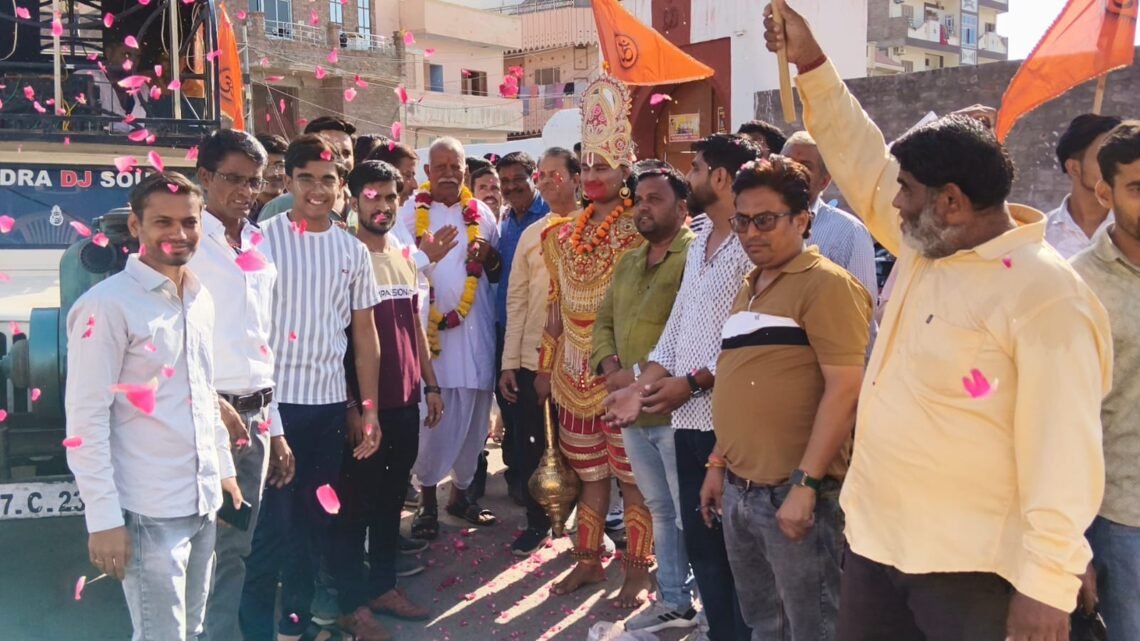 भव्य रामलीला के आयोजन पर निमंत्रण पदयात्रा का आगाज