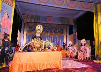 लक्ष्मीनाथ मंदिर परिसर रामलीला में सीता स्वयंवर का मंचन