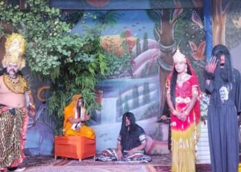 रामलीला में लंका दहन का मंचन: कलाकारों ने लोगो का मन मोहा, दर्शको ने बजाई तालियां