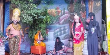 रामलीला में लंका दहन का मंचन: कलाकारों ने लोगो का मन मोहा, दर्शको ने बजाई तालियां