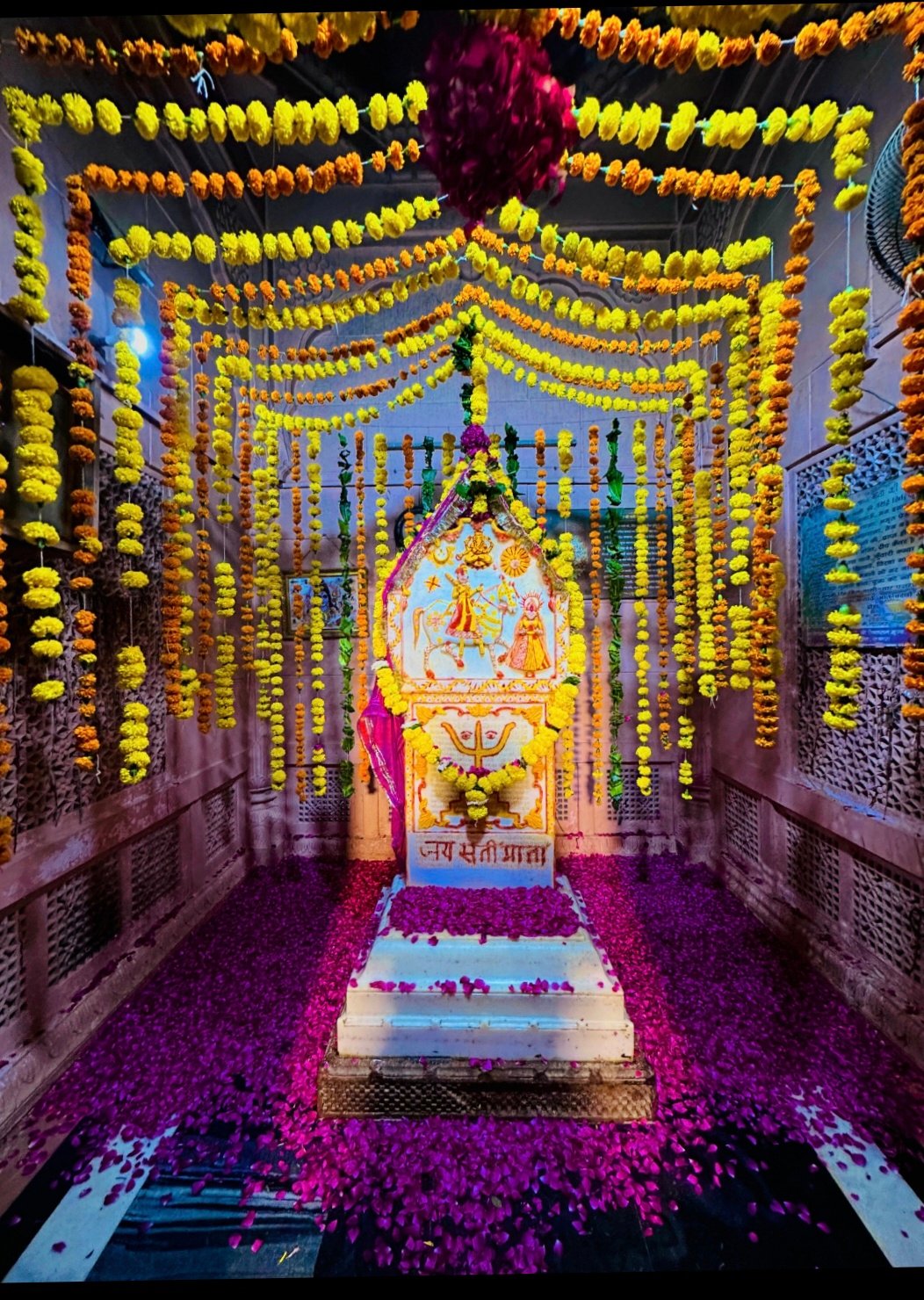 मंदिर को 200 साल पूरा होने पर मां को ओढ़ाएंगे 151 फीट की चुनरी