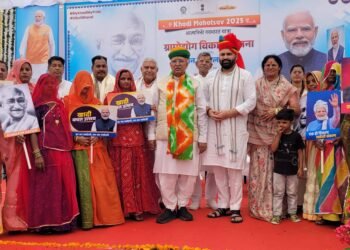 ग्रामोद्योग विकास योजना के मशीन टूल किट वितरण एवं खादी संवाद कार्यक्रम आयोजित