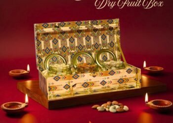 दीपावली पर “खाओसा” लाया है कौम्बो गिफ्ट पैक,मिठाई-नमकीन के कई तरह के आइटम,