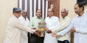 पीबीएम अधीक्षक डॉ घीया का स्वागत, पारीक के नेतृत्व में पहुंचे कांग्रेसी