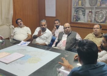 वेटरनरी हॉस्पिटल के आगे टूटी हुए सड़क के कारण महिला के हुए प्रसव पर भाजपा पदाधिकारी में रोष