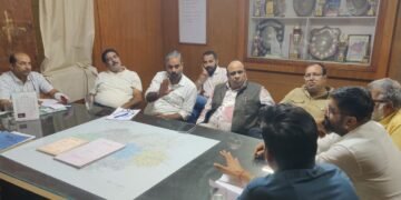 वेटरनरी हॉस्पिटल के आगे टूटी हुए सड़क के कारण महिला के हुए प्रसव पर भाजपा पदाधिकारी में रोष