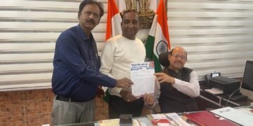 संभागीय आयुक्त से मिले पच्चीसिया,शर्मा, रेल फाटक पर ब्रिज बनाने की मांग