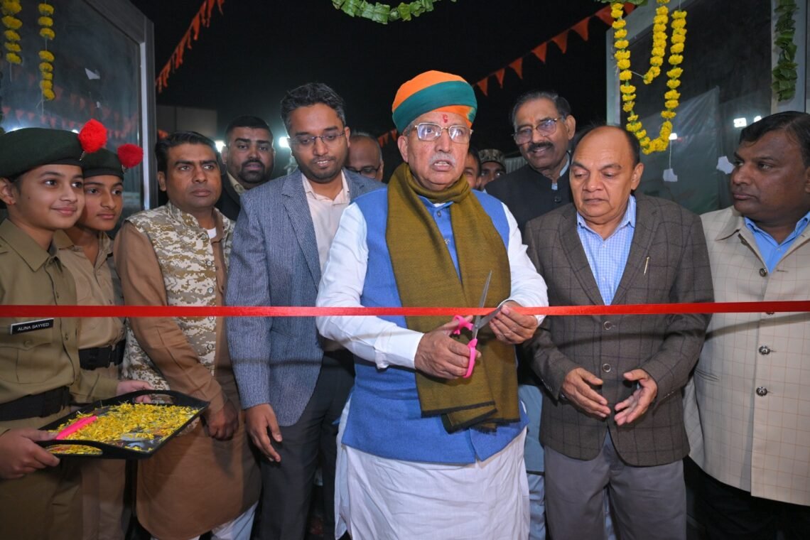 केंद्रीय मंत्री अर्जुन राम मेघवाल ने केंद्रीय संचार ब्यूरो की ‘वंदे मातरम् की पुकार, श्रमिक सुरक्षा का विस्तार’ विषयक मल्टीमीडिया प्रदर्शनी का किया उद्घाटन