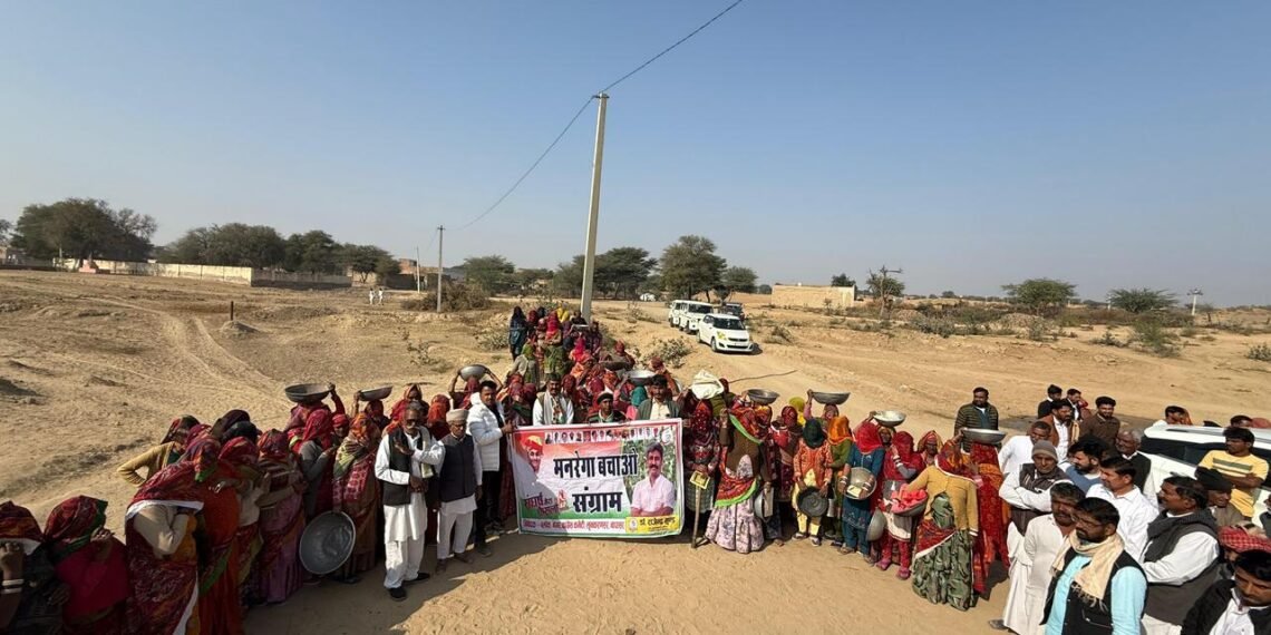लूणकरणसर में दूसरे दिन भी जारी रही मनरेगा बचाओ संग्राम चौपाल यात्रा